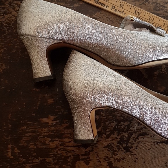 vintage Thom McAn silver rhinestone pumps 9 B - Picture 5 of 5